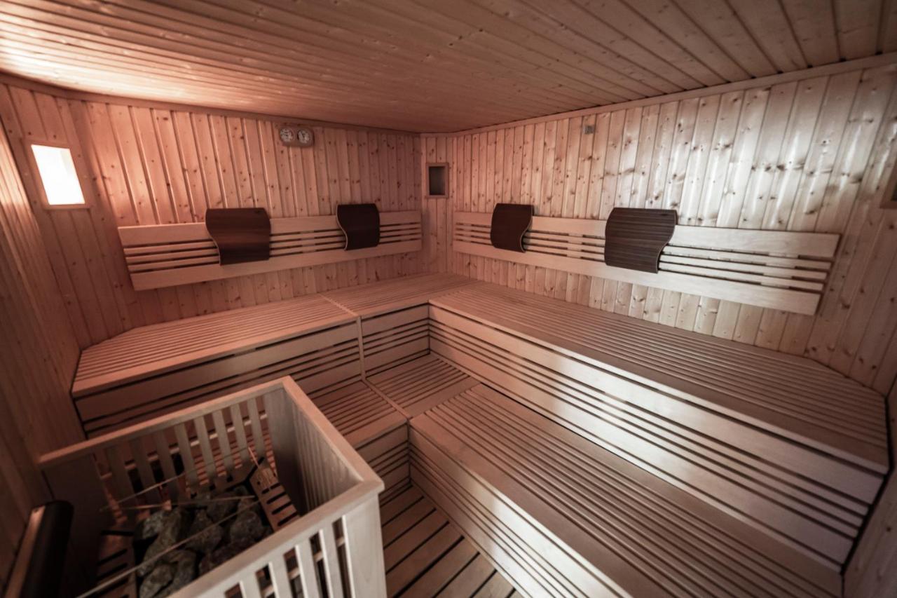 Hotel Garni Paradisi - Wellness & Spa Mezzano Exterior photo