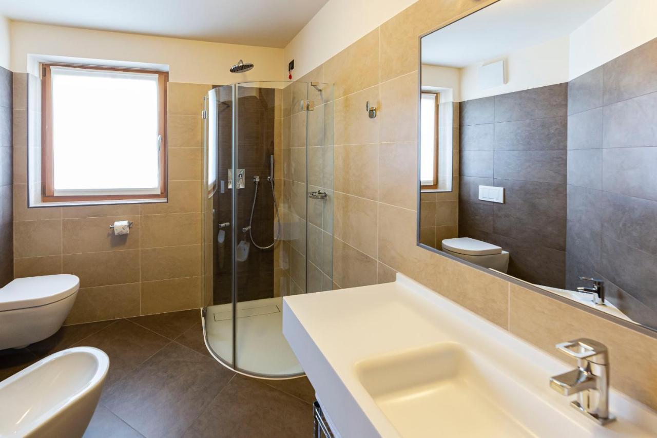 Hotel Garni Paradisi - Wellness & Spa Mezzano Exterior photo