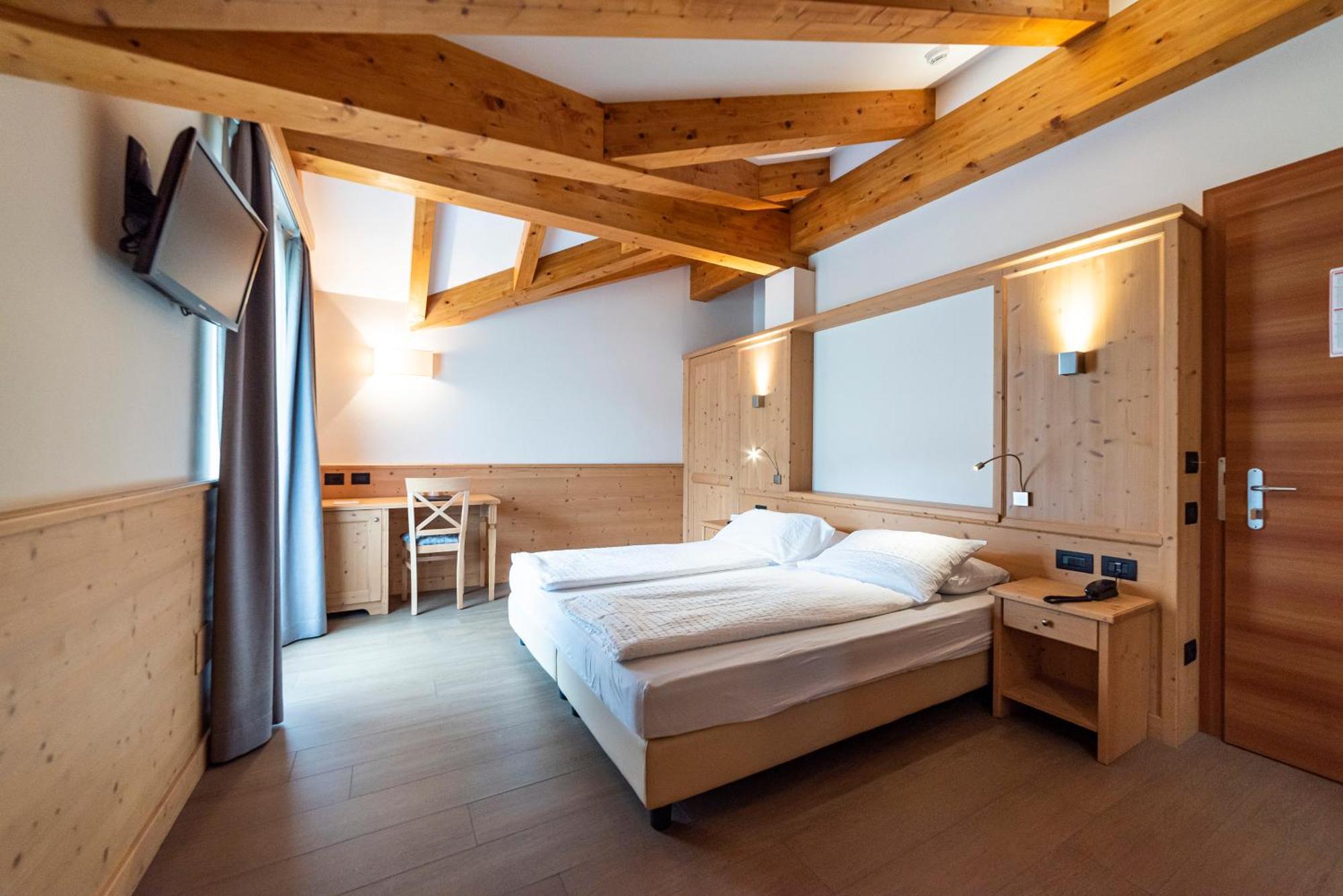 Hotel Garni Paradisi - Wellness & Spa Mezzano Exterior photo