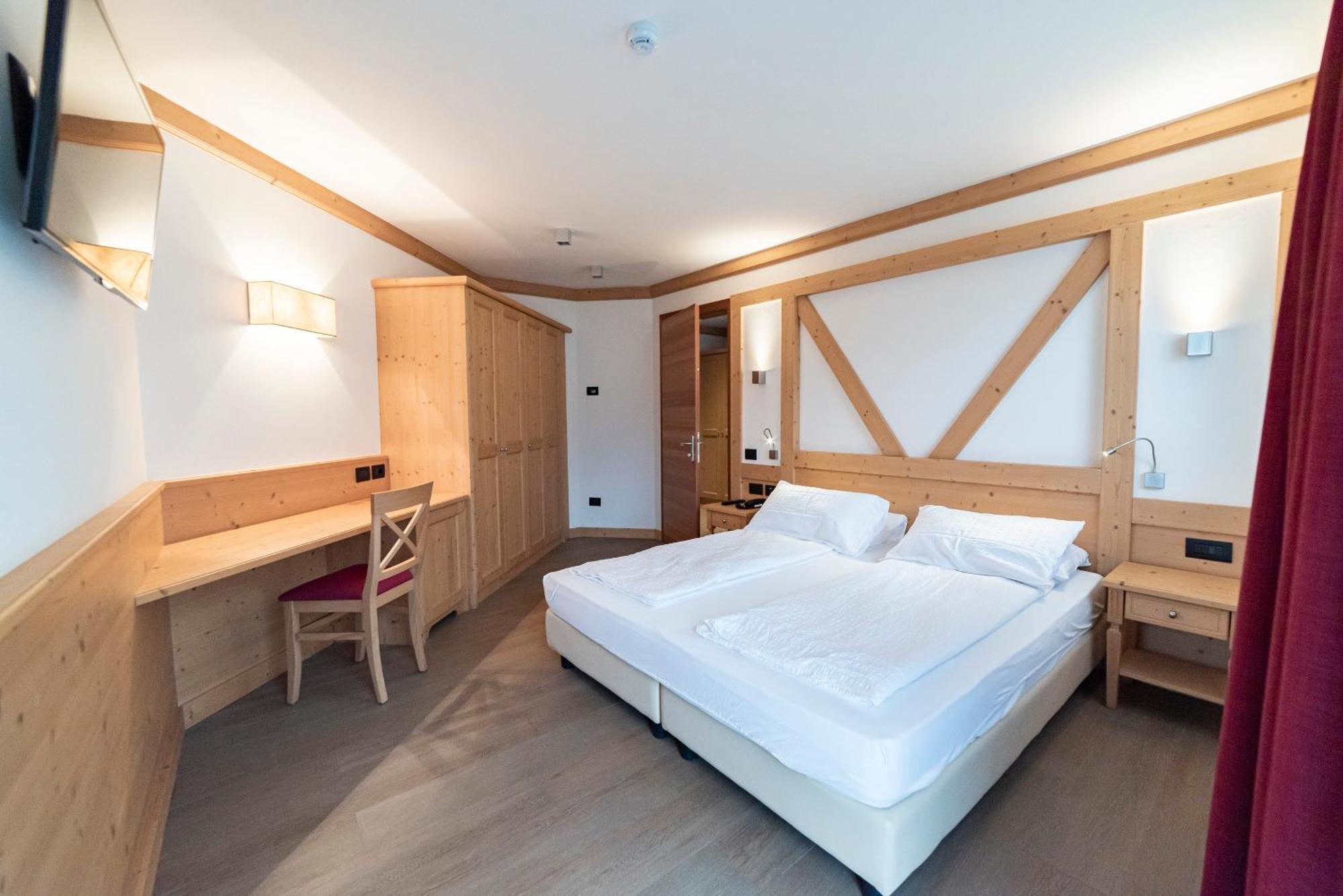 Hotel Garni Paradisi - Wellness & Spa Mezzano Exterior photo