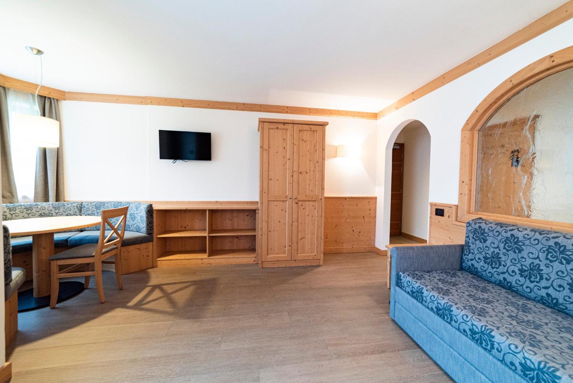 Hotel Garni Paradisi - Wellness & Spa Mezzano Exterior photo