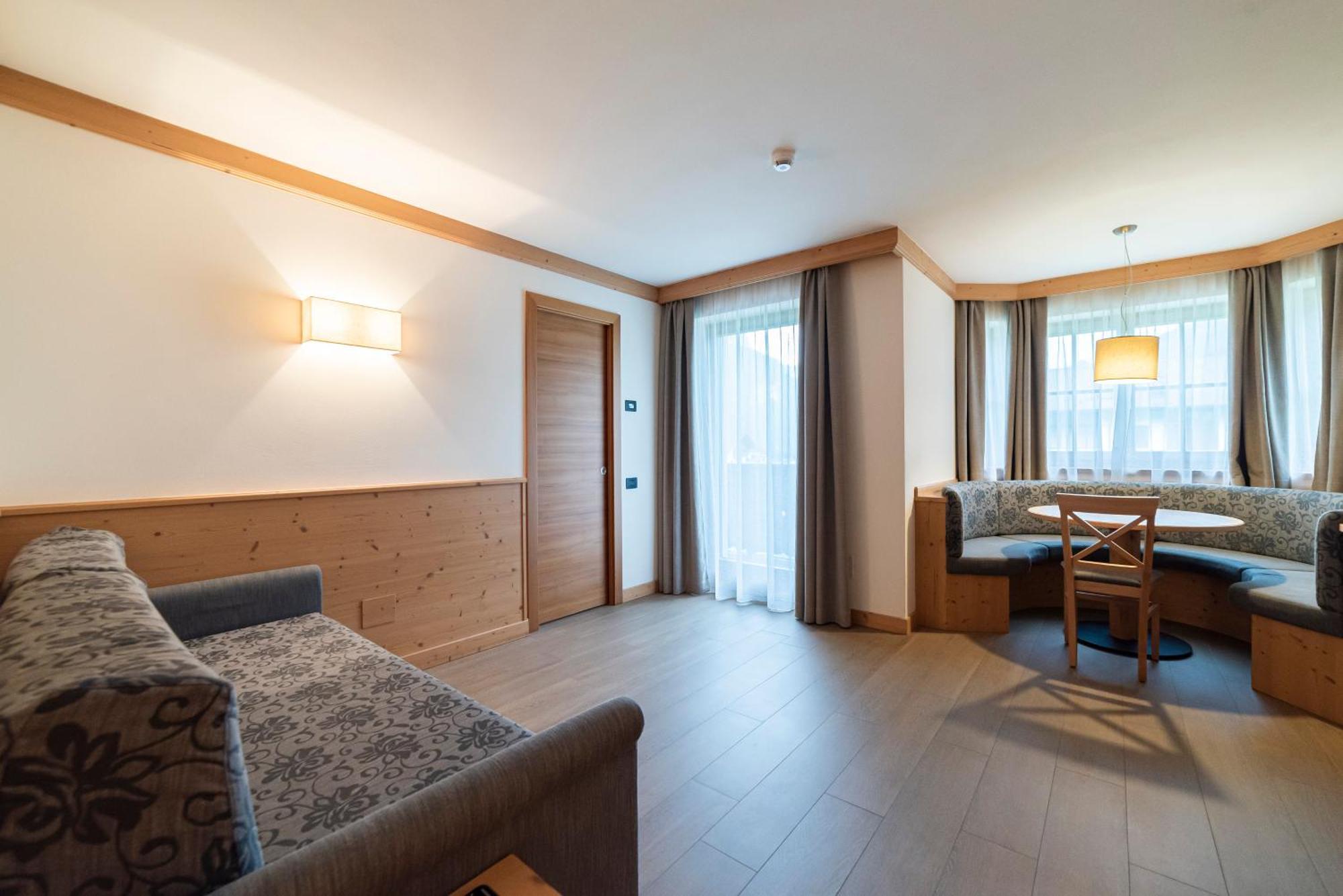 Hotel Garni Paradisi - Wellness & Spa Mezzano Exterior photo