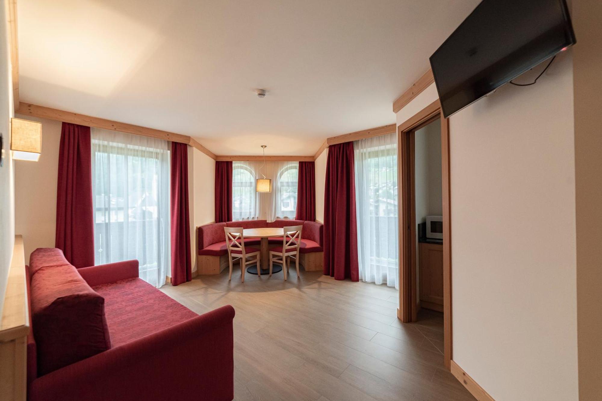 Hotel Garni Paradisi - Wellness & Spa Mezzano Exterior photo