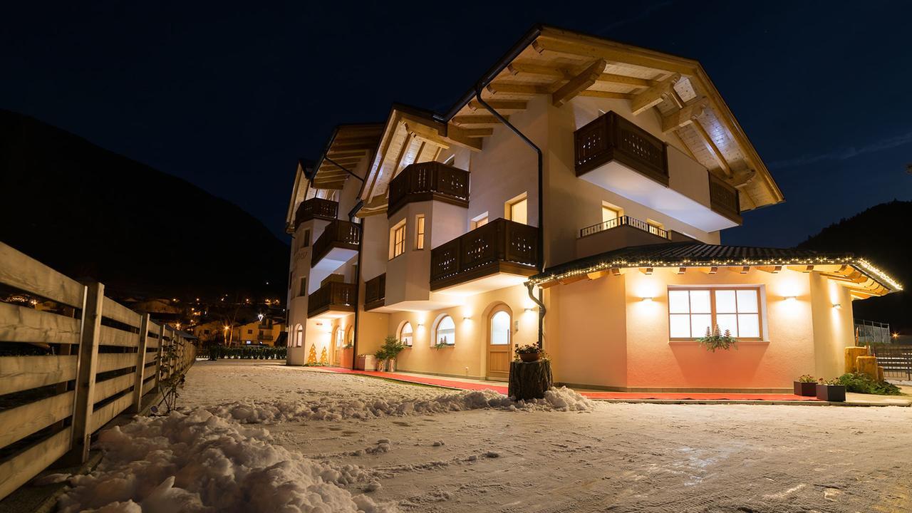 Hotel Garni Paradisi - Wellness & Spa Mezzano Exterior photo