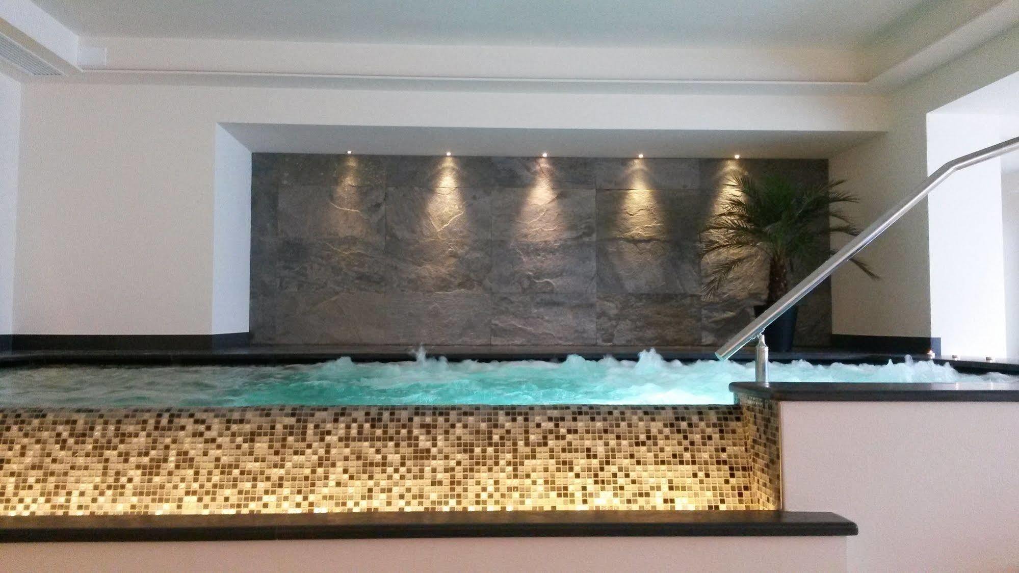 Hotel Garni Paradisi - Wellness & Spa Mezzano Exterior photo