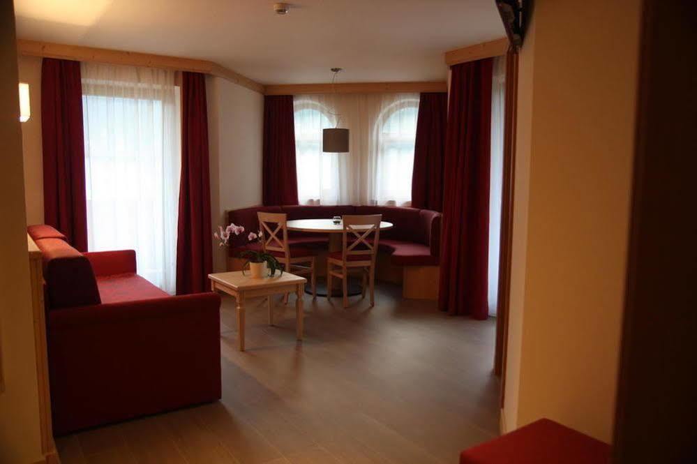 Hotel Garni Paradisi - Wellness & Spa Mezzano Exterior photo